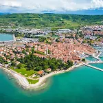 Near The Old Town - Happy * Izola