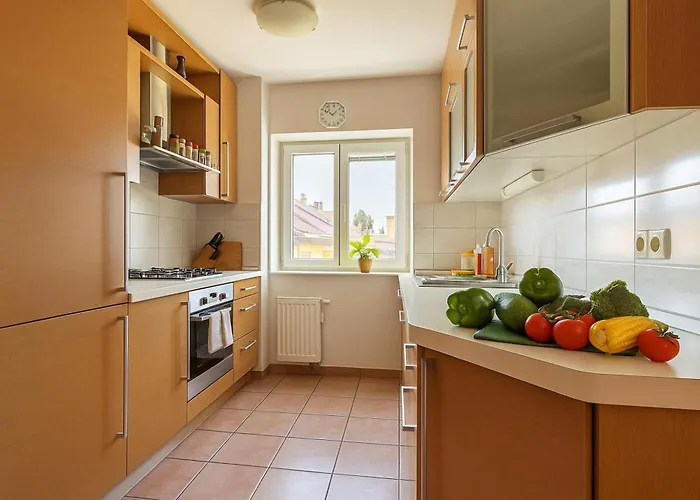 Near The Old Town - Happy イゾラ